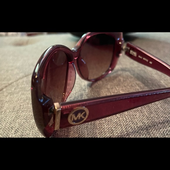 @@Vintage Michael Kors@@ Sunglasses with hard case and polishing cloth. - Picture 8 of 9